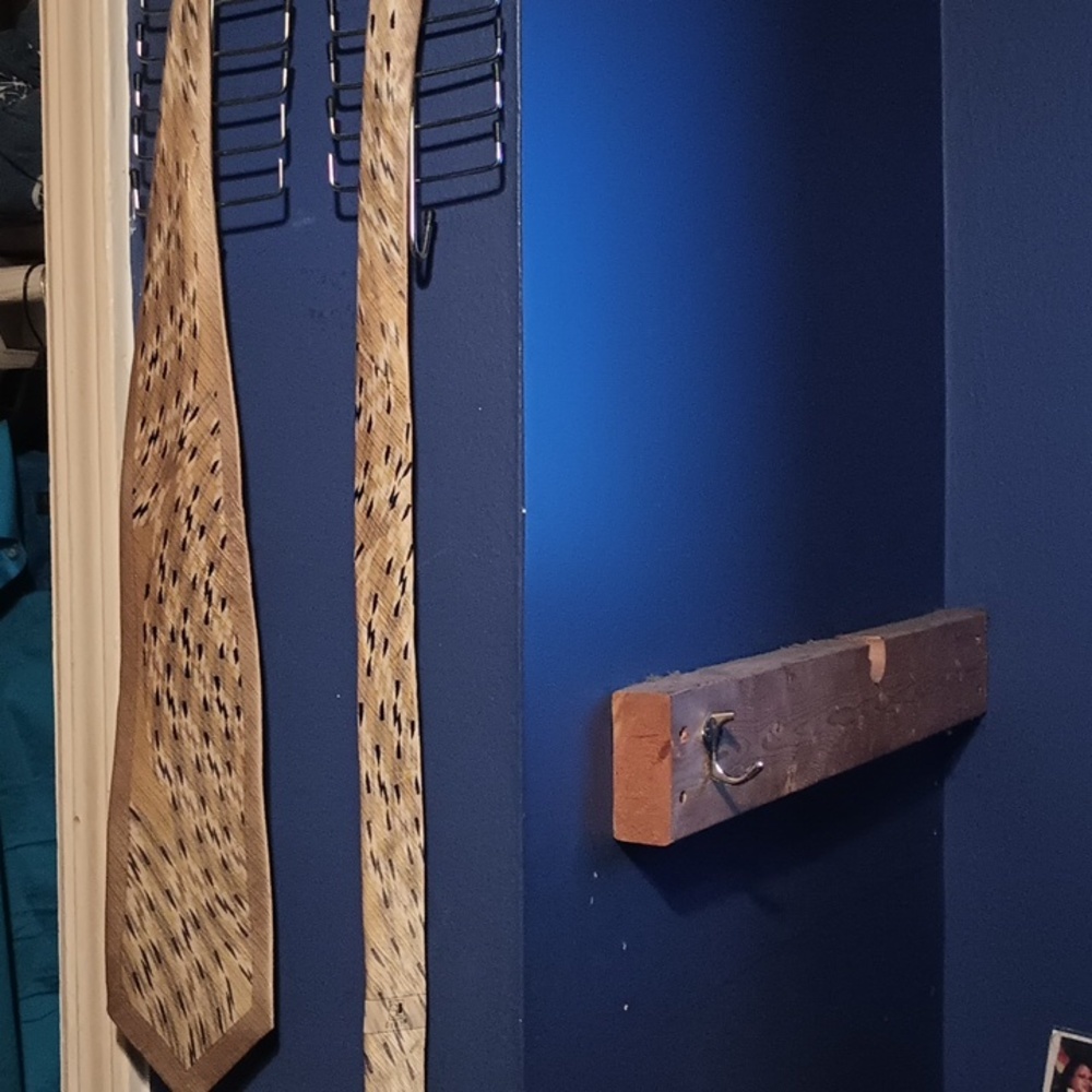 Men's tie